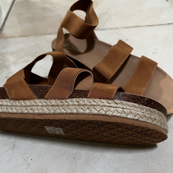 2 strap wedge brown sandal - Picture 2 of 2